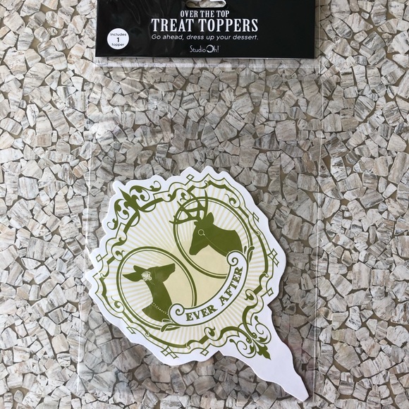 Treat Toppers Victorian Fancy cake topper wedding - Picture 1 of 2